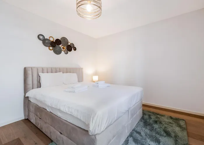 Modern 1 Bedroom In Center By Guestlee Appartement