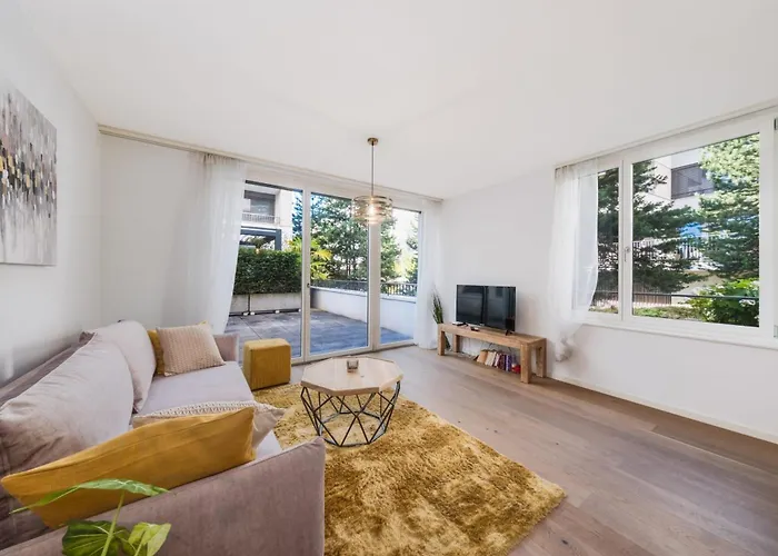 Modern 1 Bedroom In Center By Guestlee *