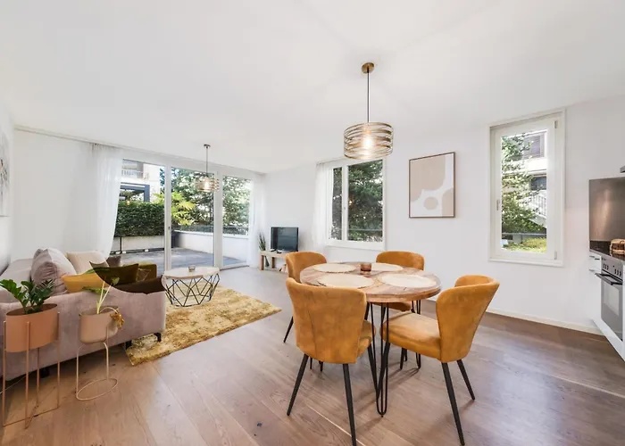 Modern 1 Bedroom In Center By Guestlee Montreux