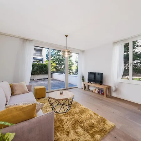 Modern 1 Bedroom In Center By Guestlee *