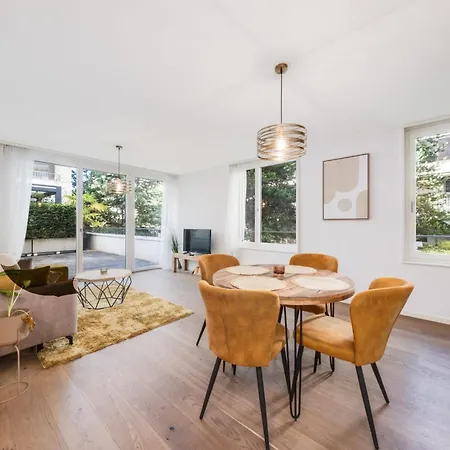 Modern 1 Bedroom In Center By Guestlee Montreux