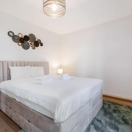 Modern 1 Bedroom In Center By Guestlee Appartement